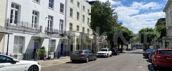 Duplex apartment & offering 1313 Sq. Ft of living & entertaining space - Photo 1