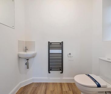 4 bedroom detached house to rent - Photo 3