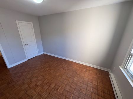 For Lease - 341 Lakeshore Road Unit# 2, Oakville, Ontario - Photo 2