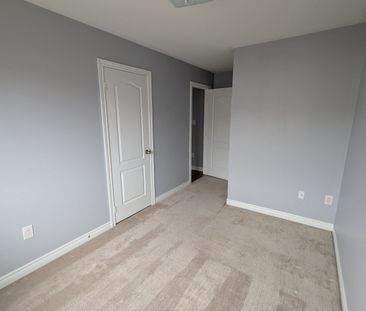 For Lease - 93 Pearcey Crescent, Barrie, Ontario - Photo 4