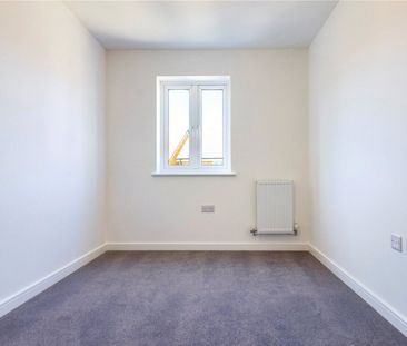 Honey Bee Street, Calcot, Reading, Berkshire, RG31 - Photo 2