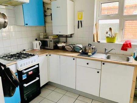 1 bedroom semi-detached house to rent - Photo 4