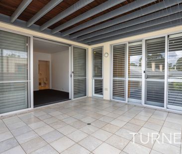 LOW MAINTENANCE COSMOPOLITAN LIVING AT ITS BEST! - Photo 6