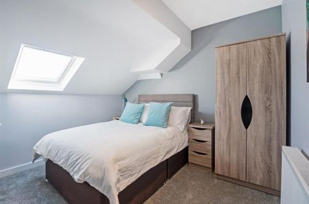 The Village Street, Burley, Leeds - Photo 3