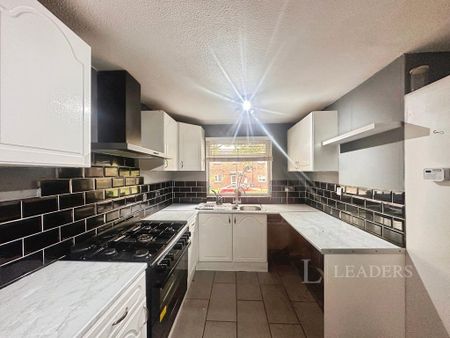 3 bedroom end of terrace house to rent - Photo 3