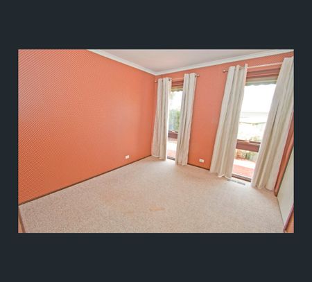 28 Rathdowne Cct, Melton West, Vic 3337 - Photo 4