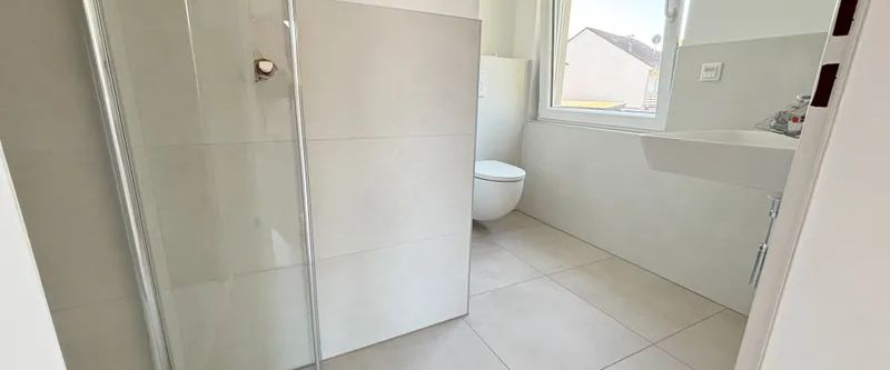 WIE NEU: 4-Zimmer-Wohnung mit Balkon in Paffrath in Gartenlage - Photo 1