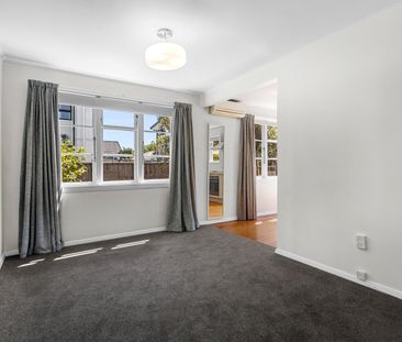 Cosy 2-Bedroom Home Plus Study with Large Deck in Strowan - Photo 5