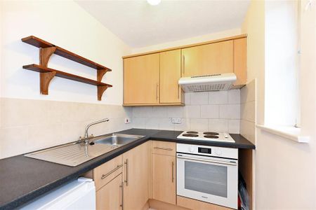 Studio to rent - Photo 3