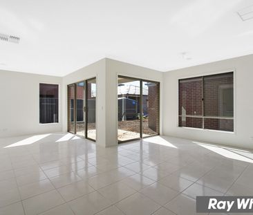 Family Living Made Easy in the Heart of Tarneit! - Photo 1