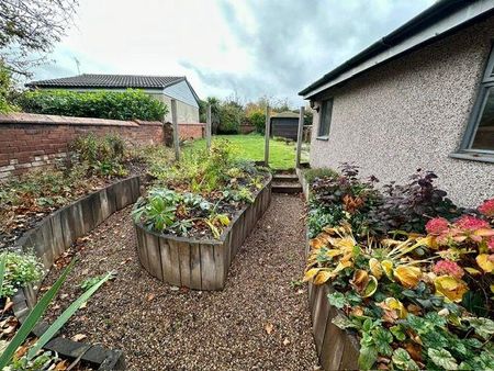 4 bedroom detached house to rent - Photo 4