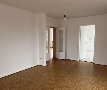 Mit Balkon - 100 m² - 3-Zimmer Wohnung in zentraler Wohnlage. - Photo 4