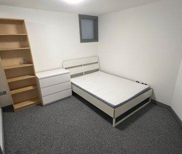 4 Bed Flat, Hatton Garden, L3 - Photo 6