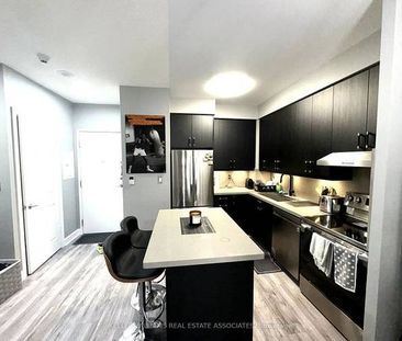 Burnhamthorpe Rd W & Duke of York Blvd Open Concept 1Bdrm +Den - Photo 1