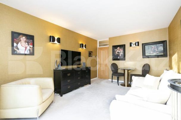 A well-appointed bright two bedroom apartment located in a private block - Photo 1