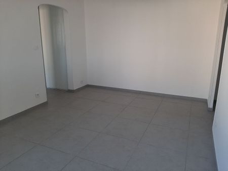 Appartement 3 pièces 53m2 MARSEILLE 12EME 665 euros - Photo 5