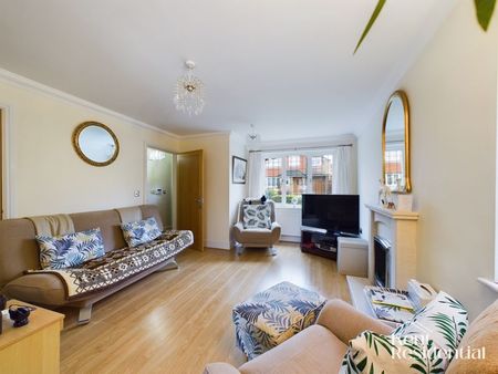 4 bed house to rent in Ashurst Place, Gillingham, ME8 - Photo 5