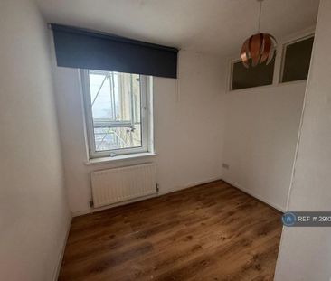 4 bedroom semi-detached house to rent - Photo 5