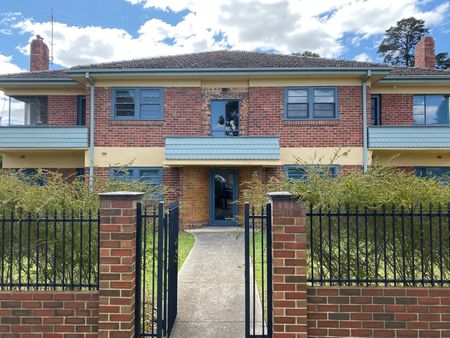 4/135 Locksley Road, Eaglemont VIC 3084 - Photo 3