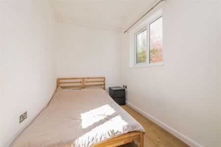 1 bed Apartment To Let - Photo 3