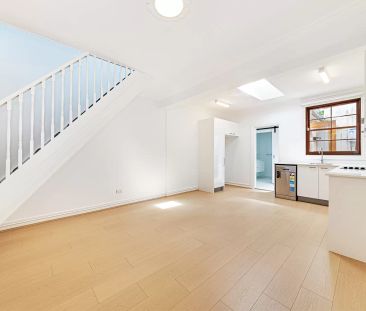 House with 1 bedroom & 1 bathroom - Photo 2