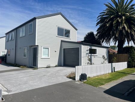 Modern Two bedroom Townhouse With Internal Garage - Photo 4