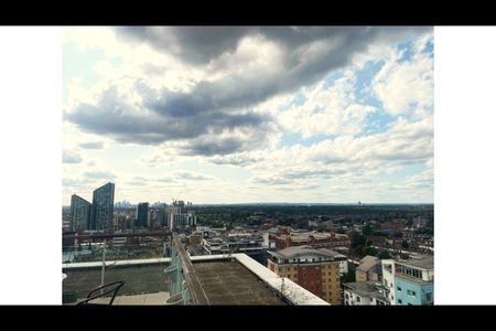 2 Bed Penthouse, Raphael House, IG1 - Photo 5