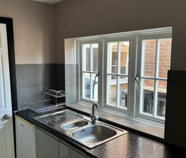 3 bedroom terraced house to rent - Photo 6