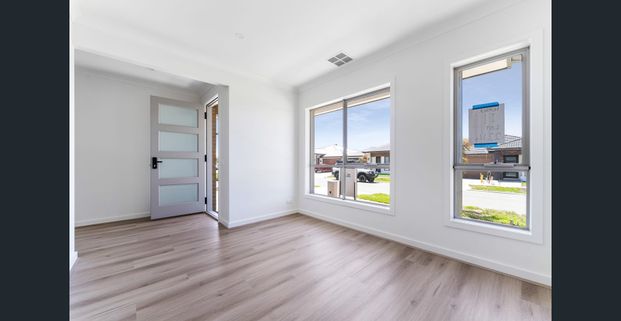 **RECEIVE ONE MONTH’S FREE RENT, ASK US HOW! Modern 4-Bedroom Home for Lease in Donnybrook - Photo 1