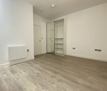 Edinburgh Gate - Photo 1