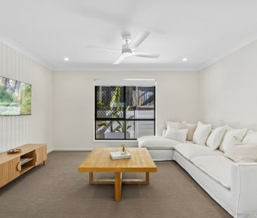 IMMACULATE FAMILY HOME - Photo 3