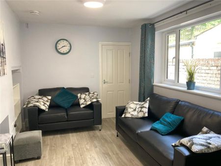 6 bedroom terraced house to rent - Photo 4