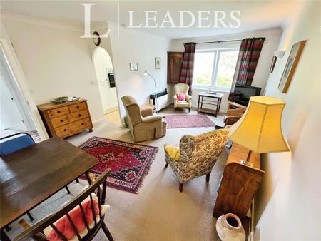2 bedroom flat to rent - Photo 2