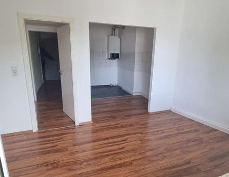 Ab sofort: Großzügige 2-Zimmer-Wohnung mit modernem Bad und Balkon - Photo 1