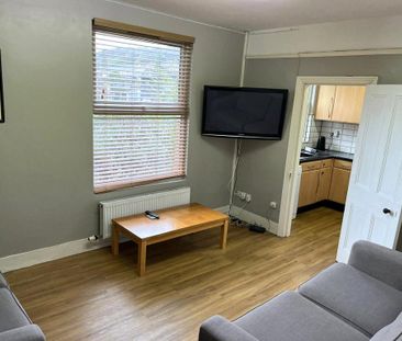 6 bedroom semi-detached house to rent - Photo 3