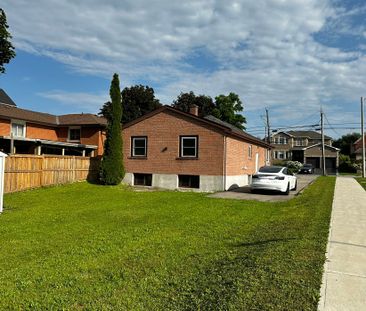 For Lease - 86 Bond Crescent, Richmond Hill, Ontario - Photo 1