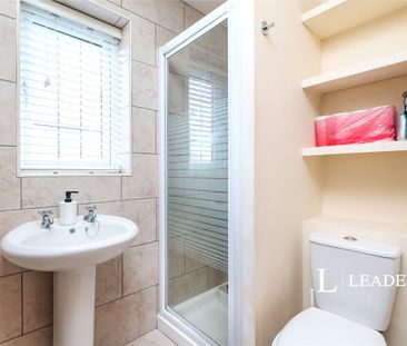 4 bedroom house to rent Avalon Close, Watford, WD259TW - Photo 1