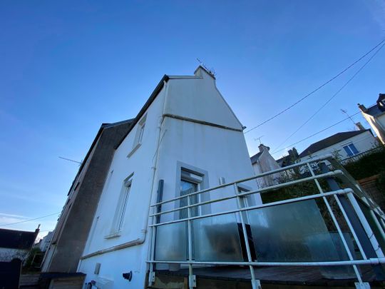 A LOUER. Libre immédiatement. Quimper, Quartier Calme, Maison Meublé Avec Terrasse ! - Photo 1