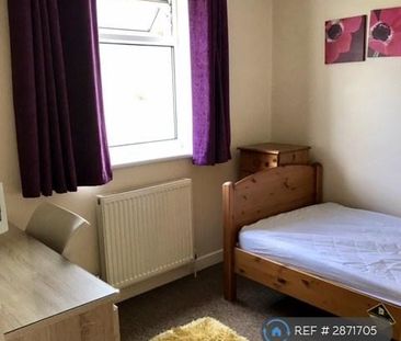 1 bedroom in a house share to rent - Photo 4