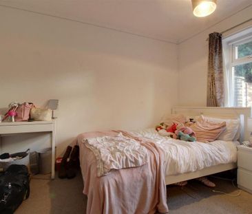 3 bedroom semi-detached bungalow to rent - Photo 4