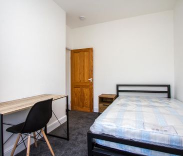 4 bedroom apartment to rent - Photo 4