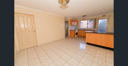 Spacious 1-Bedroom Unit - Prime Liverpool Location - Photo 4