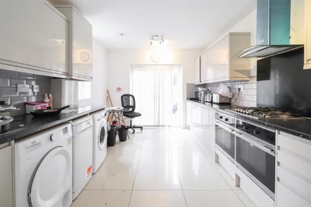 1 bedroom in a house share to rent - Photo 5