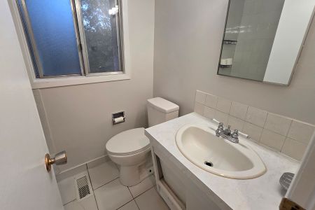 For Lease - 560 Brookhaven Crescent Unit# B, Waterloo, Ontario - Photo 3