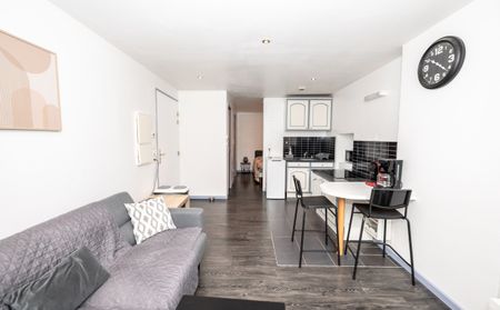 PONTARLIER : CENTRE-VILLE - STUDIO - Photo 2