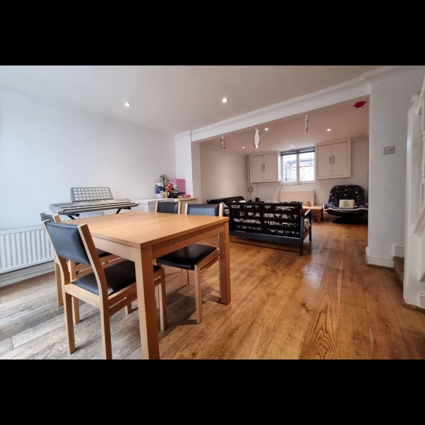 4 Bed Terraced House, Queens Gardens, BN1 - Photo 1