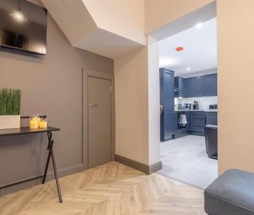 Room 3, 65 Greenore Street, Belfast, BT6 8NF - Photo 2