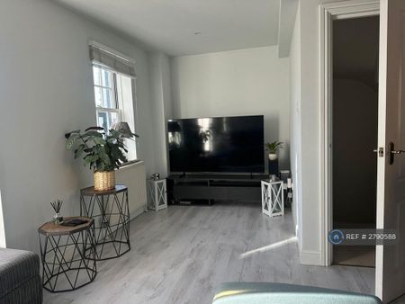 2 bedroom end of terrace house to rent - Photo 2