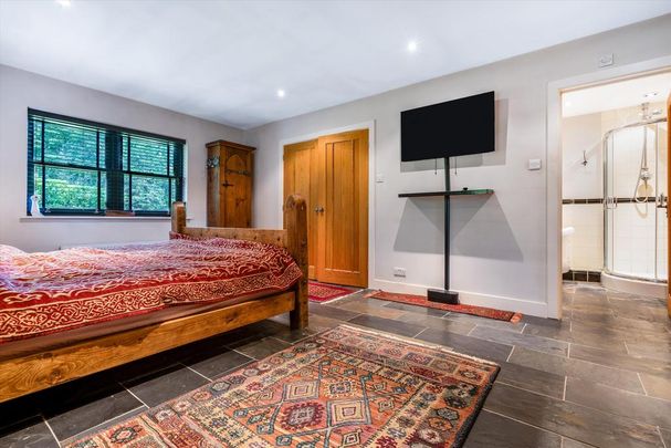 6 bedroom detached house to rent - Photo 1