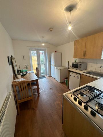 1 bedroom Flat To Let - Photo 5